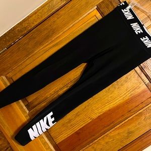 Black Nike small leggings